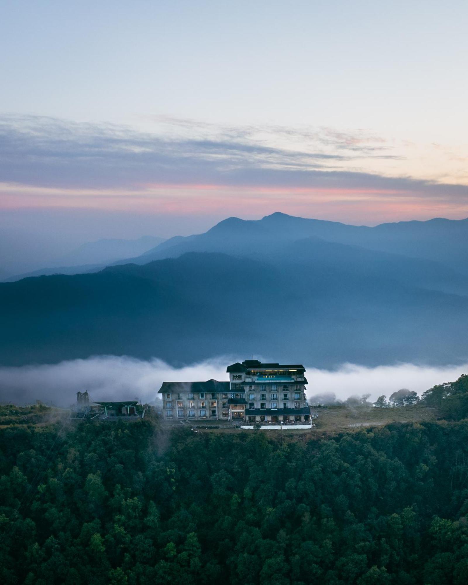 Sarangkot Mountain Lodge Pokhara Exteriör bild